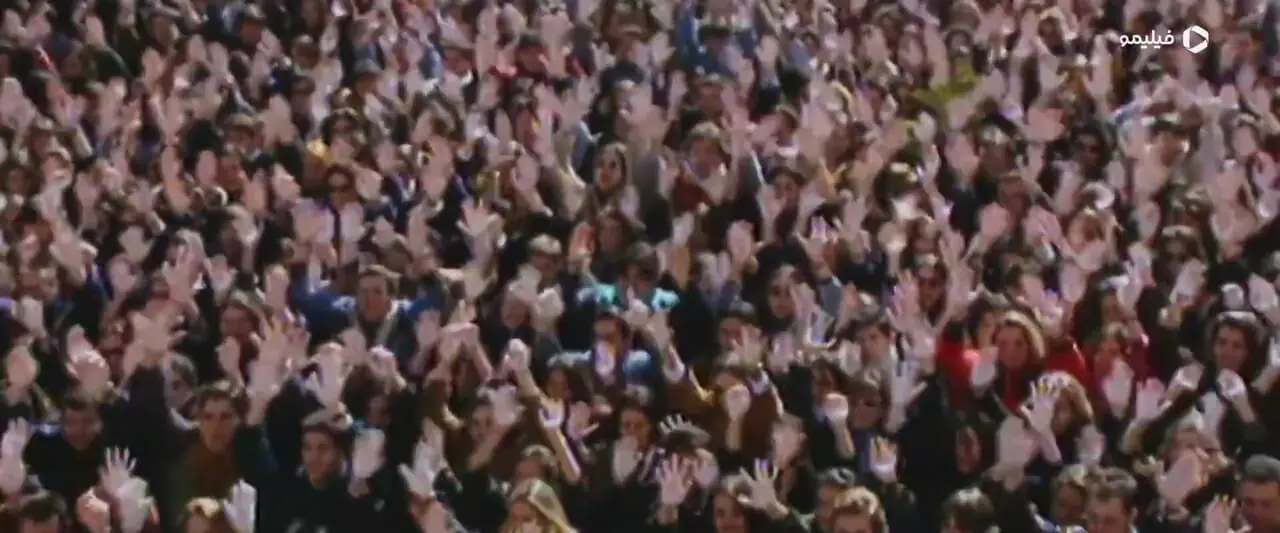 فیلم تریلر او در تاریکی قدم می زند She Walks in Darkness